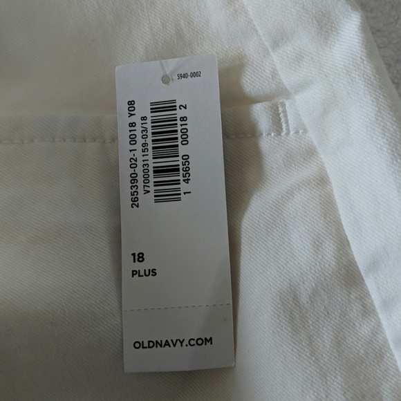 White Bermuda Shorts - 6"inseam - Picture 5 of 5